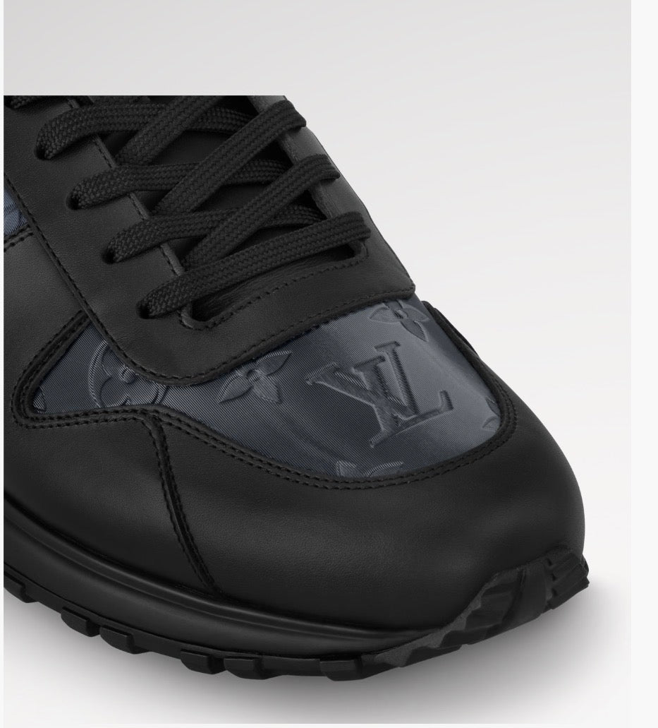 Louis Vitton Run away sneaker in black